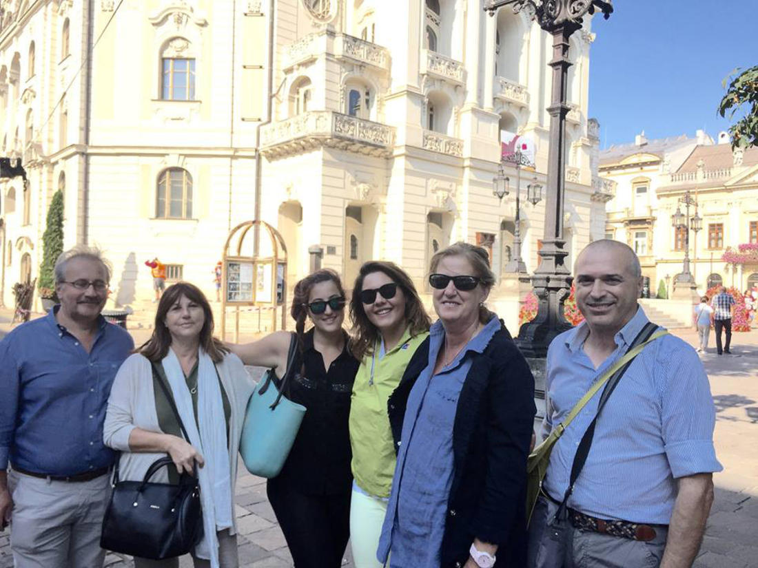 Le nostre studentesse Camilla e Sara con noi a Kosice per la ricerca dell'appartamento