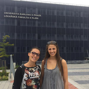 Eliana e Yvonne - Università Charles di Praga, Facoltà di Medicina a Pilsen