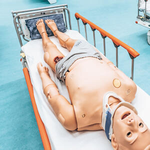 manichino-simulatore-per-attività-pratiche-studenti-di-medicina-masaryk-university